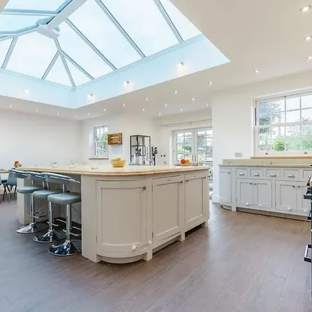 Luxury Farmhouse Spacious Garden 6 Bedrooms * Soutergate