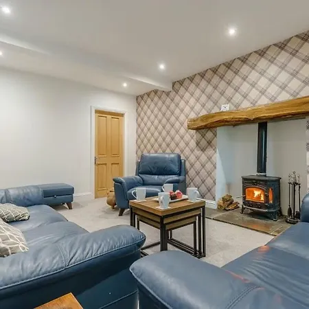 Luxury Farmhouse Spacious Garden 6 Bedrooms