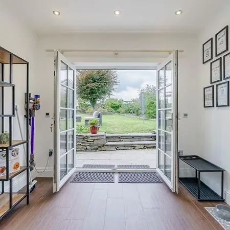 Luxury Farmhouse Spacious Garden 6 Bedrooms * Soutergate