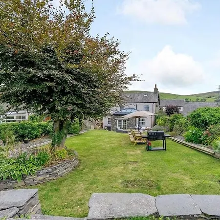 Luxury Farmhouse Spacious Garden 6 Bedrooms